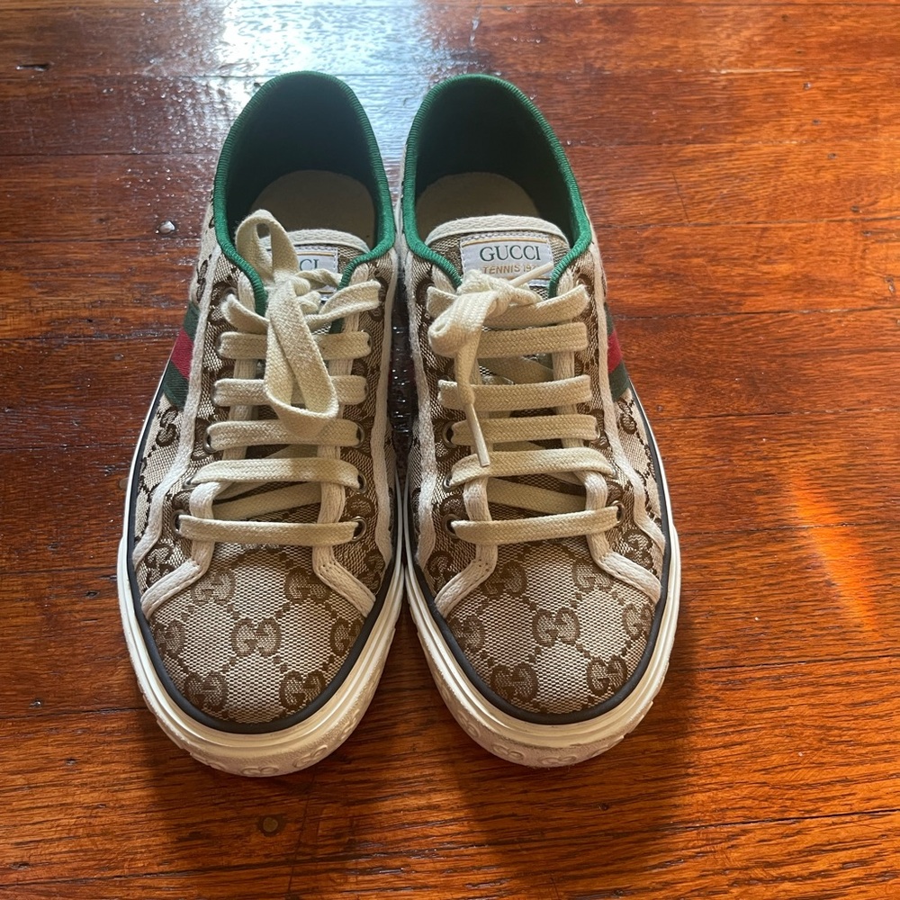 Used Gucci tennis shoes worn 4x